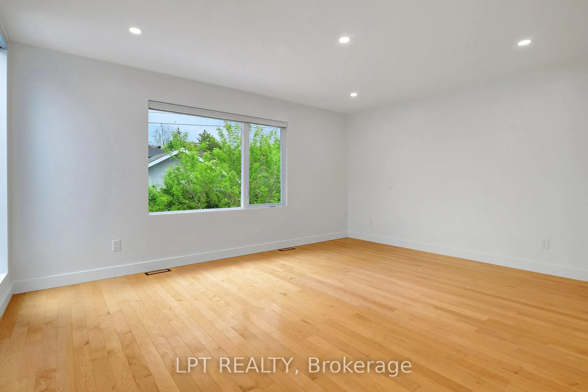 Photo 34 of 298 Crestview Road, Ottawa, Alta Vista/Faircrest Heights — HOMEH