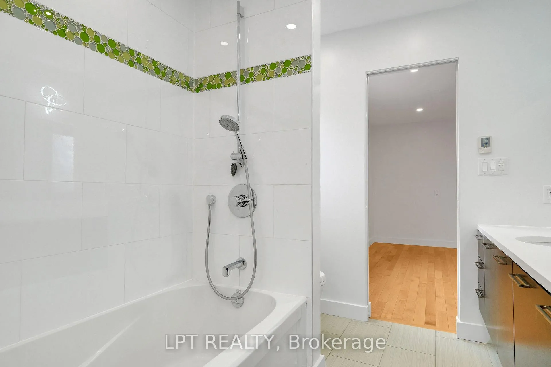 Photo 36 of 298 Crestview Road, Ottawa, Alta Vista/Faircrest Heights — HOMEH
