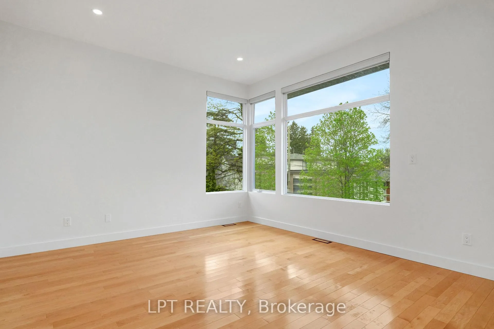 Photo 41 of 298 Crestview Road, Ottawa, Alta Vista/Faircrest Heights — HOMEH