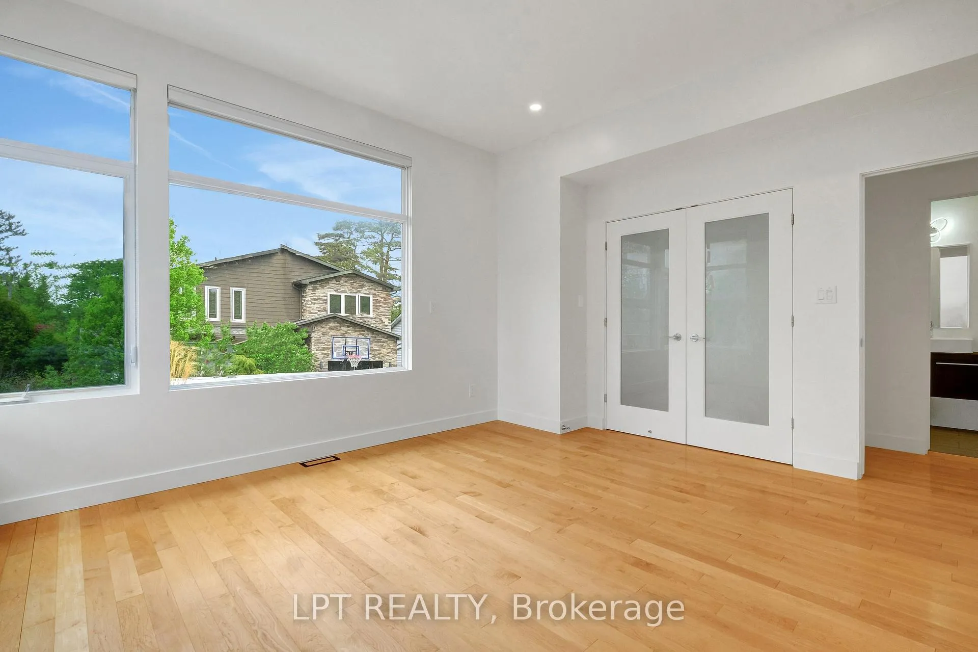 Photo 42 of 298 Crestview Road, Ottawa, Alta Vista/Faircrest Heights — HOMEH