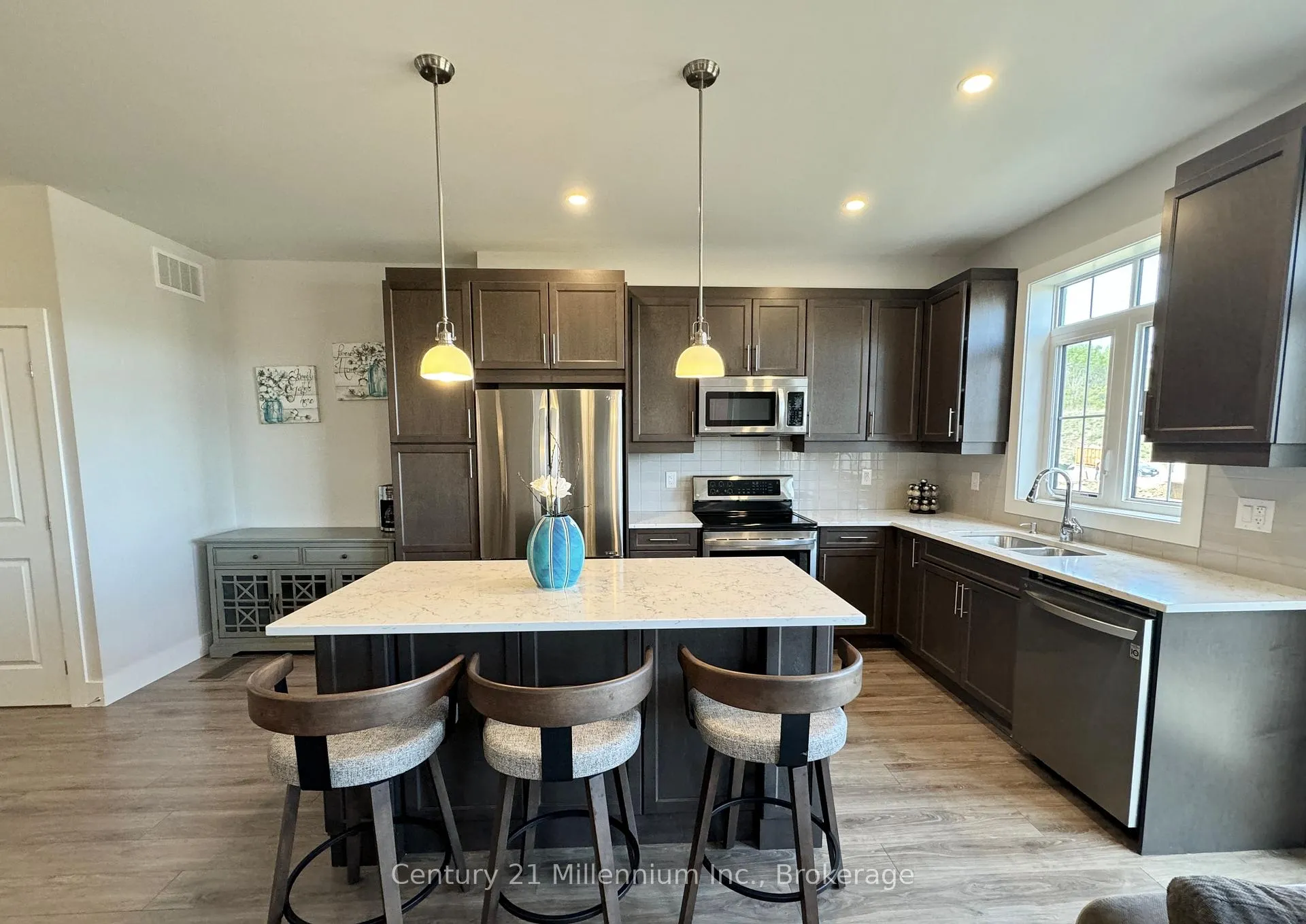 Photo 10 of 142 Red Pine Street, Blue Mountains — HOMEH