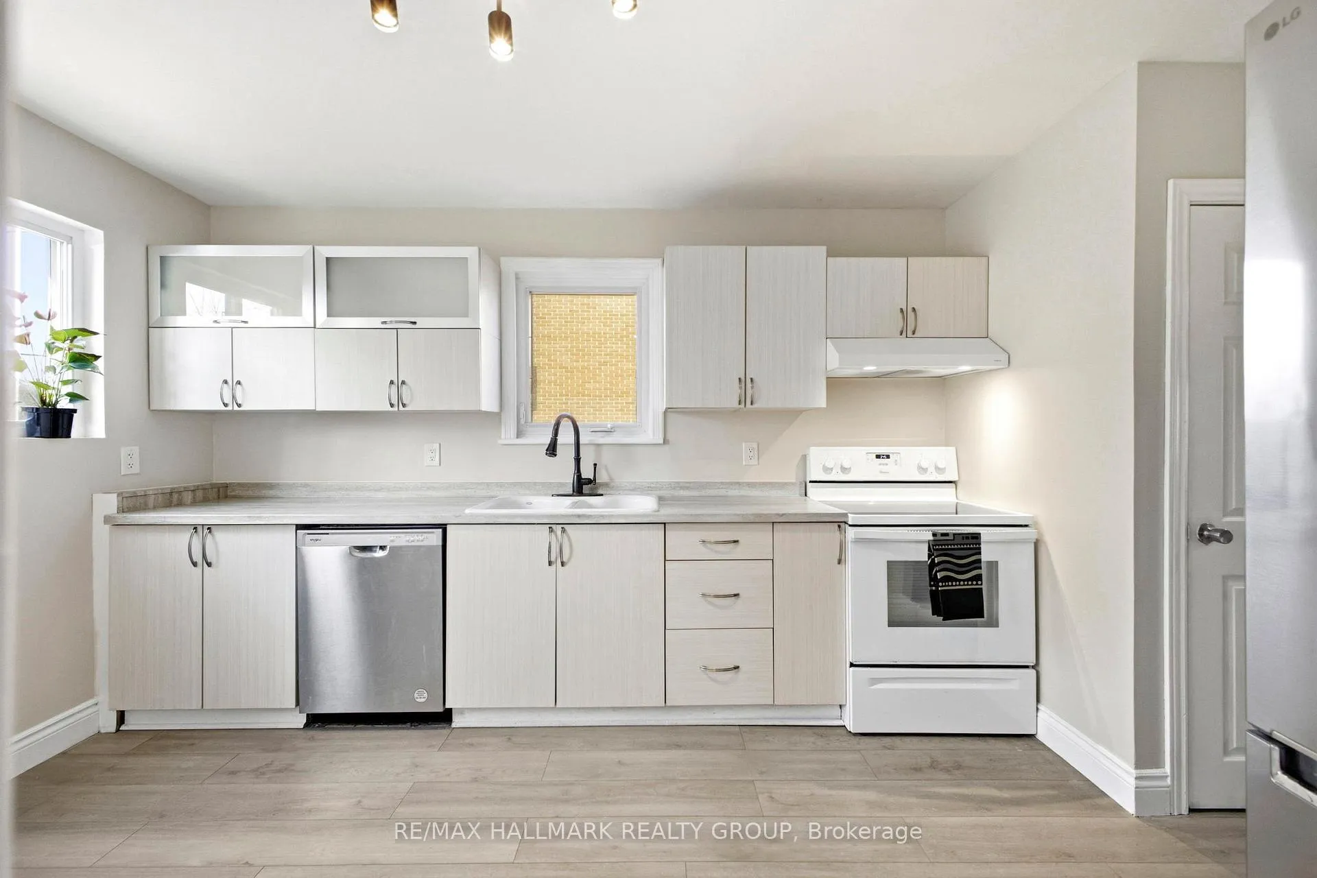 Photo 11 of 1763 Baseline Road, Ottawa, Bel Air Heights — HOMEH