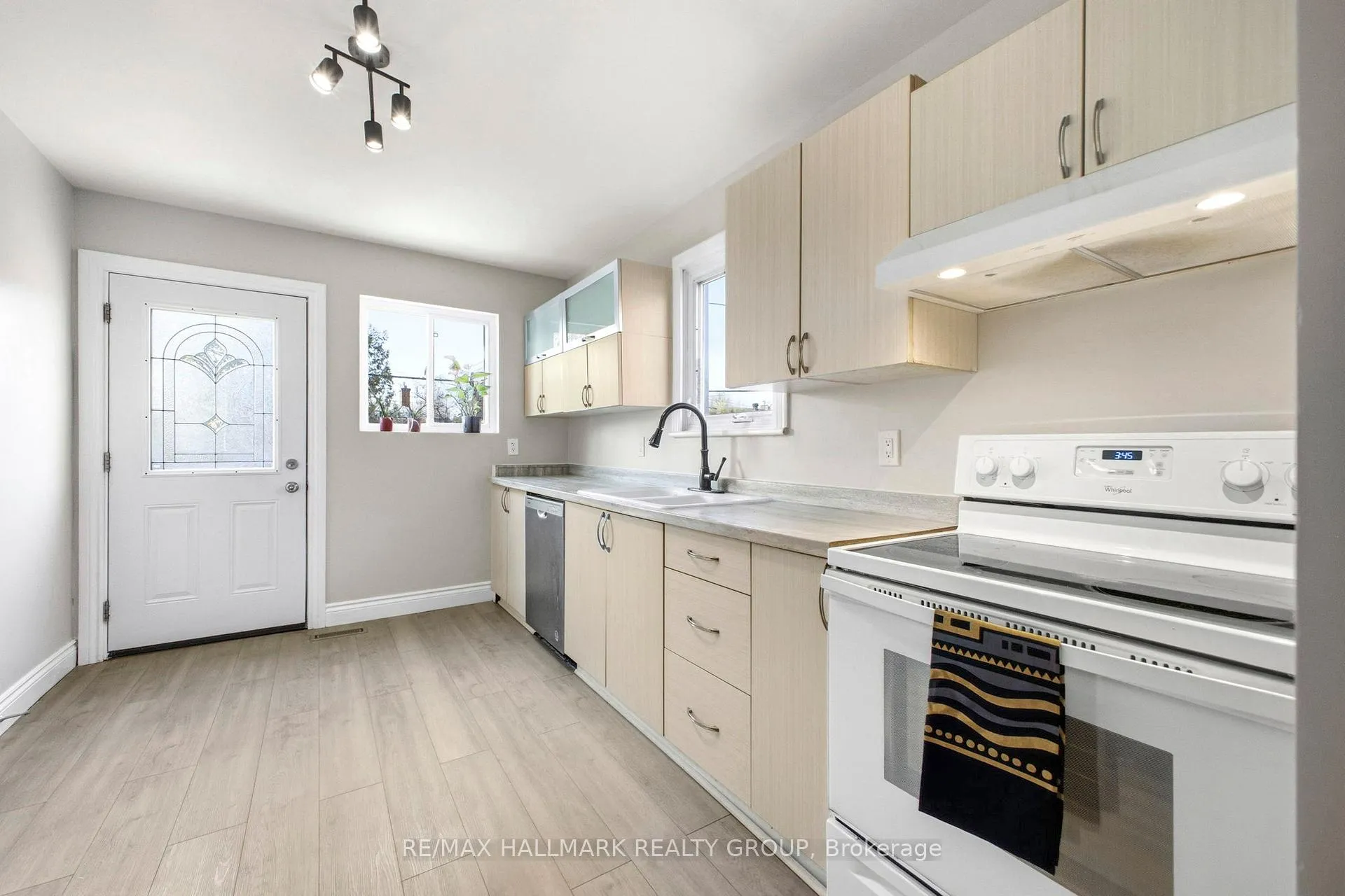 Photo 12 of 1763 Baseline Road, Ottawa, Bel Air Heights — HOMEH