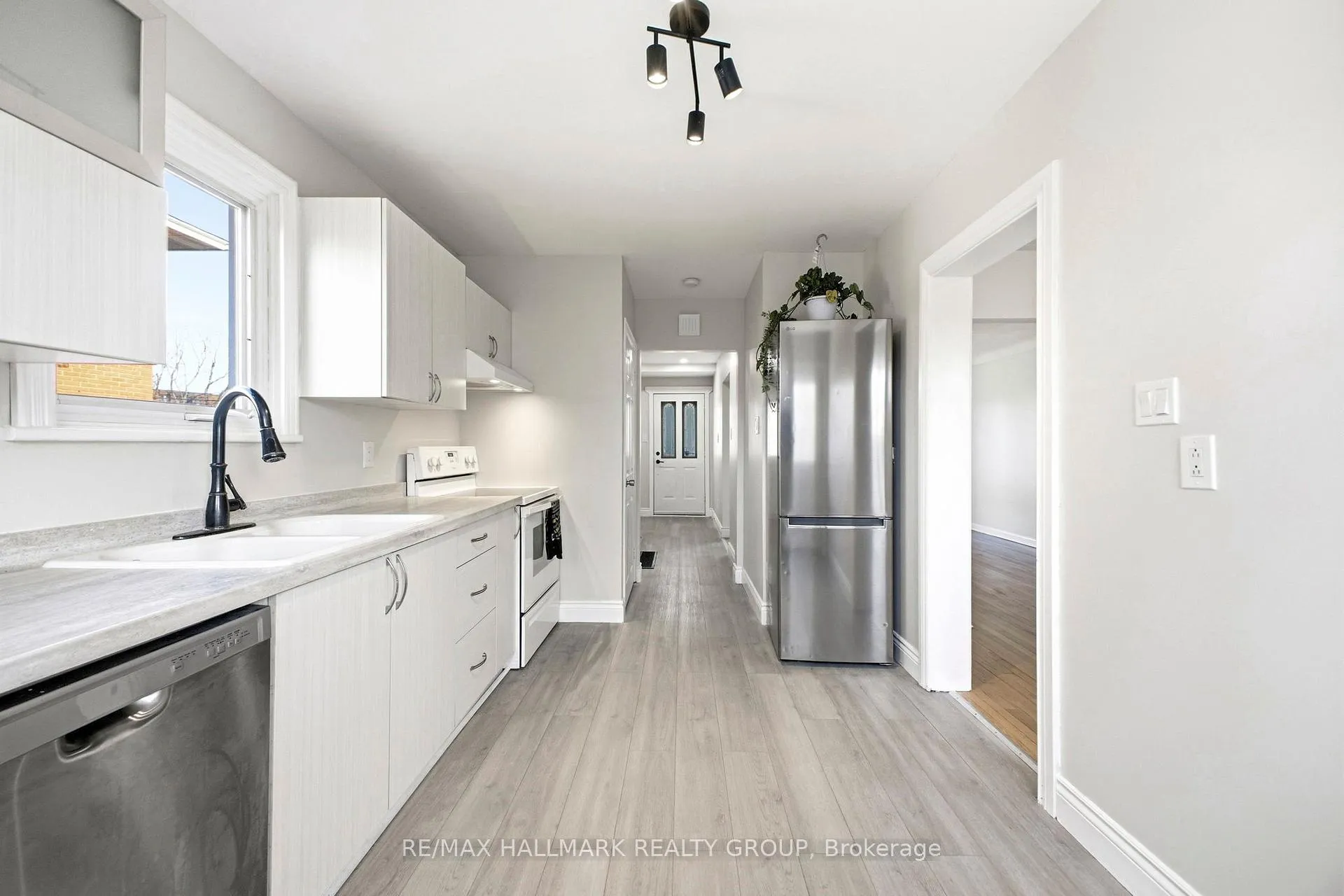 Photo 13 of 1763 Baseline Road, Ottawa, Bel Air Heights — HOMEH