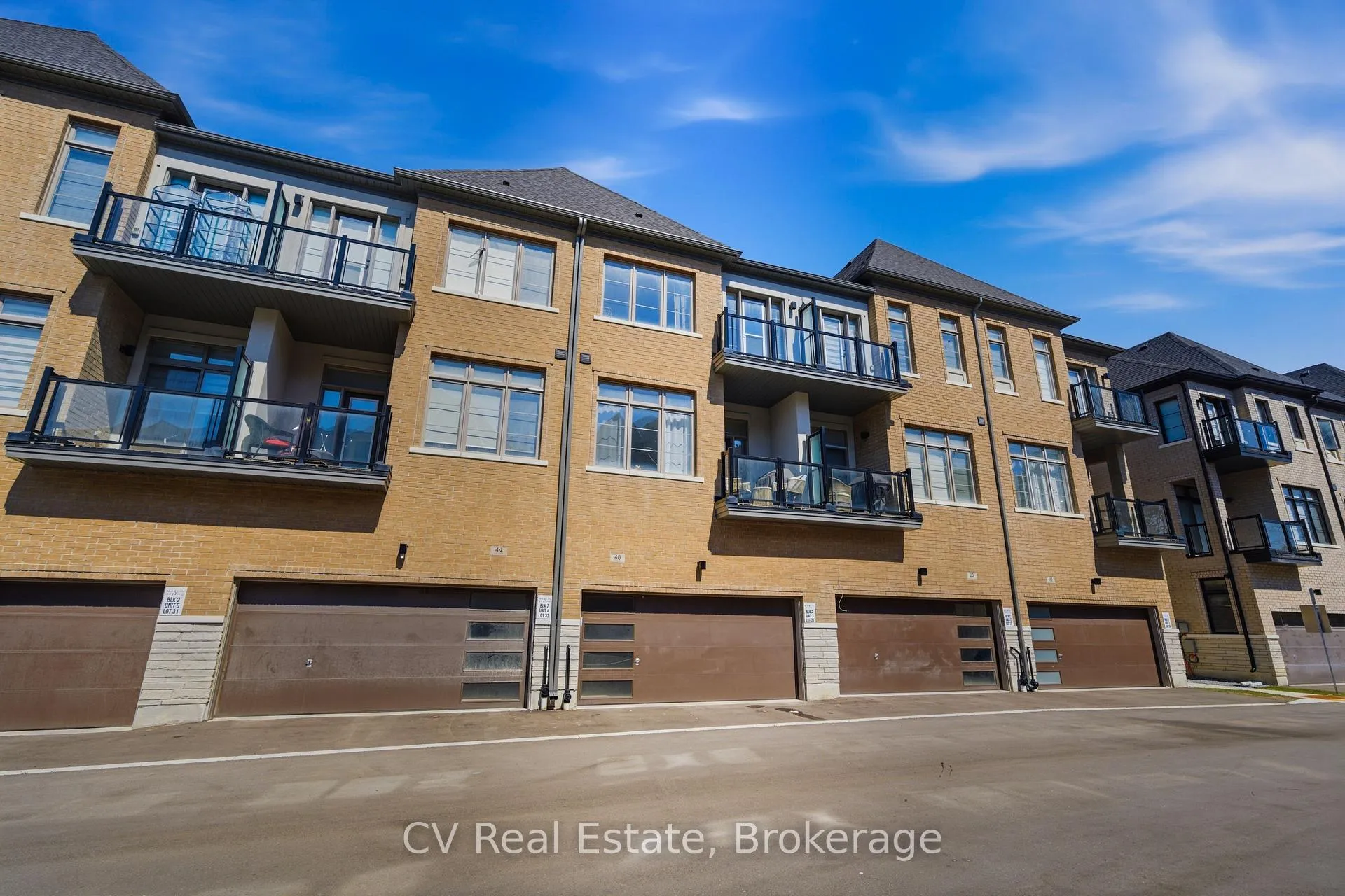 Photo 3 of 40 De La Roche Drive, Vaughan, Vellore Village — HOMEH