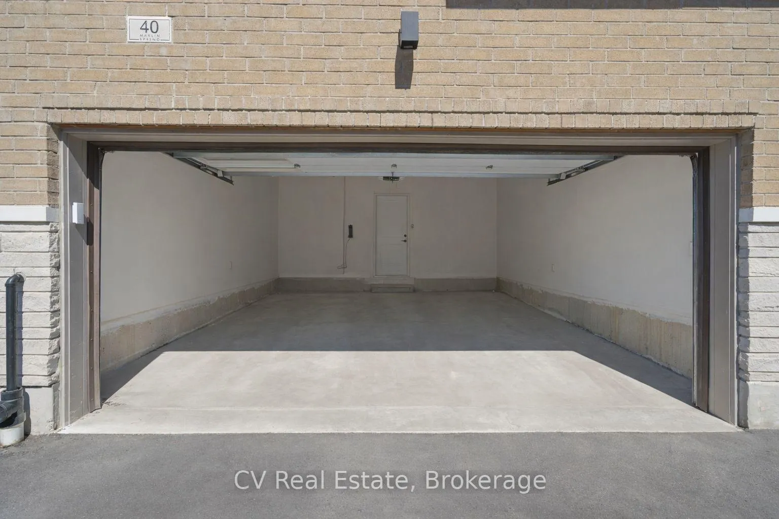 Photo 4 of 40 De La Roche Drive, Vaughan, Vellore Village — HOMEH