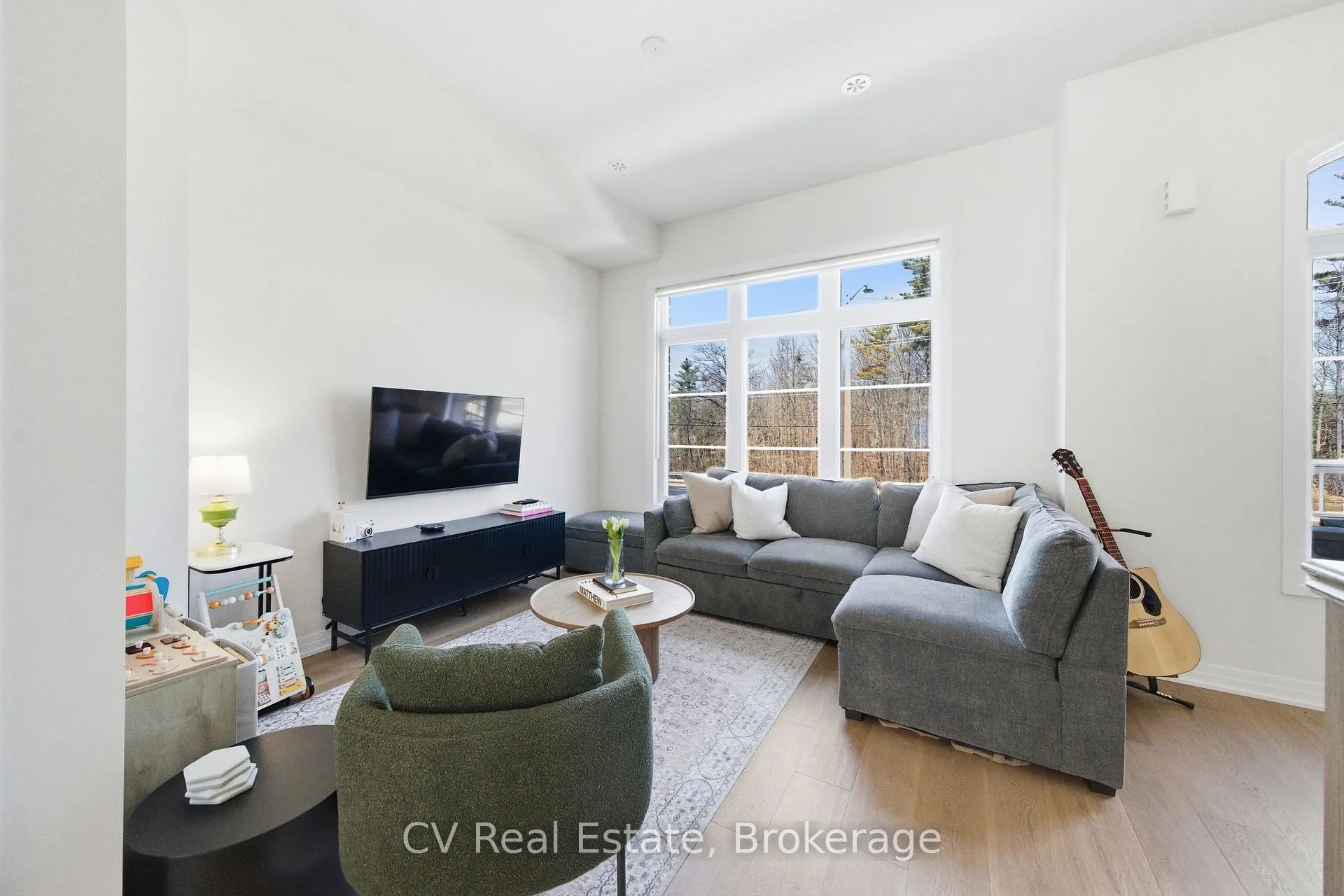 Photo 8 of 40 De La Roche Drive, Vaughan, Vellore Village — HOMEH