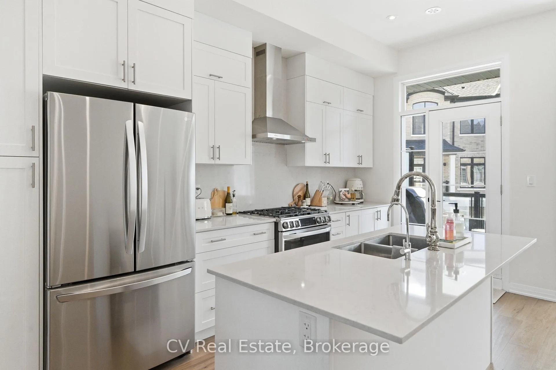 Photo 10 of 40 De La Roche Drive, Vaughan, Vellore Village — HOMEH