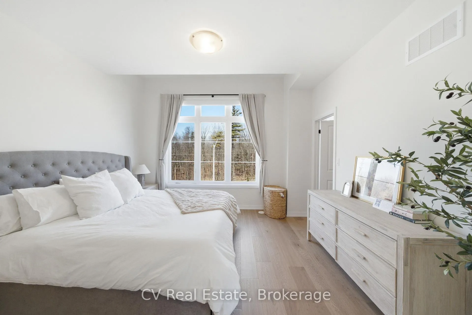 Photo 16 of 40 De La Roche Drive, Vaughan, Vellore Village — HOMEH