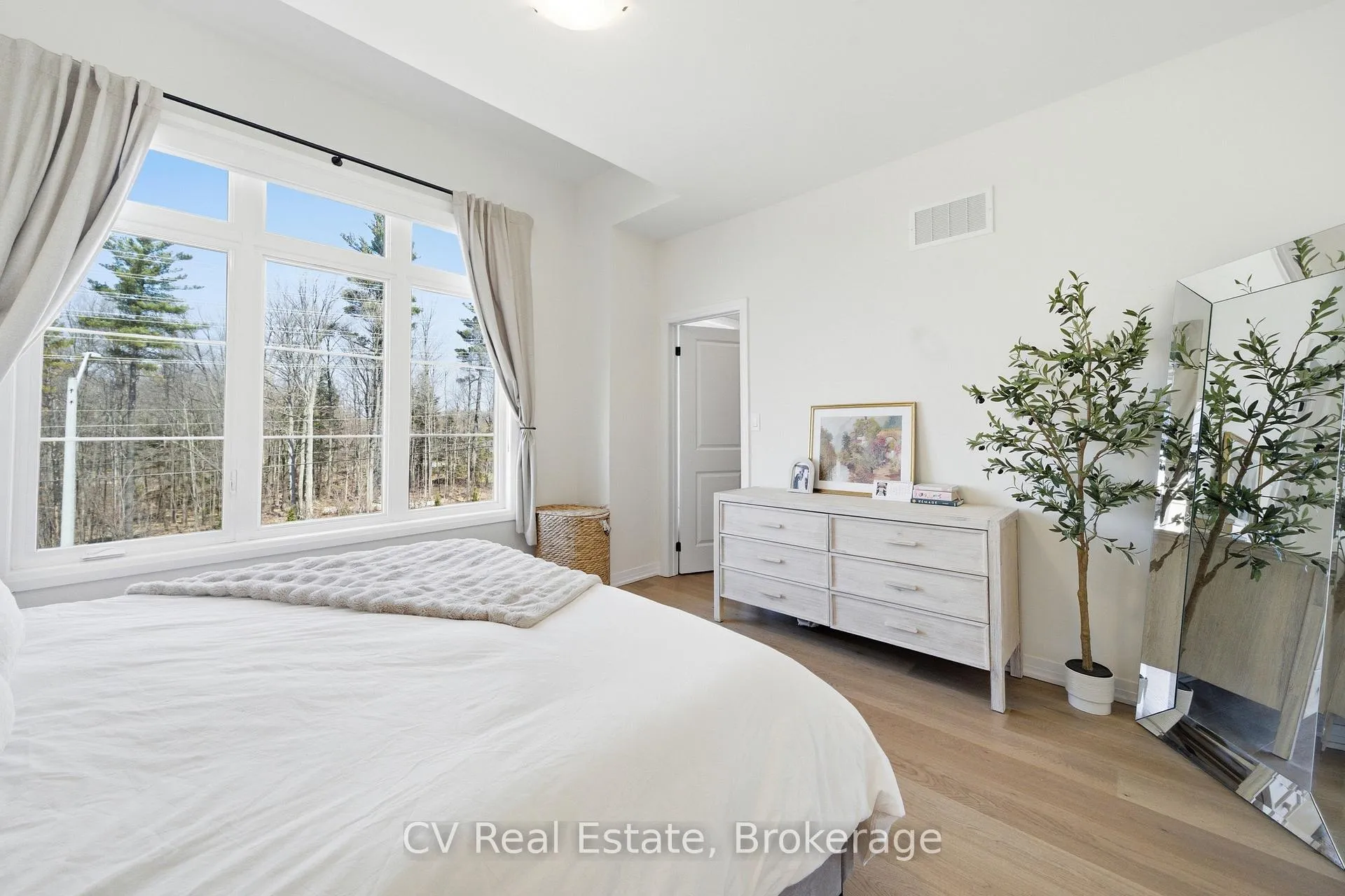 Photo 17 of 40 De La Roche Drive, Vaughan, Vellore Village — HOMEH