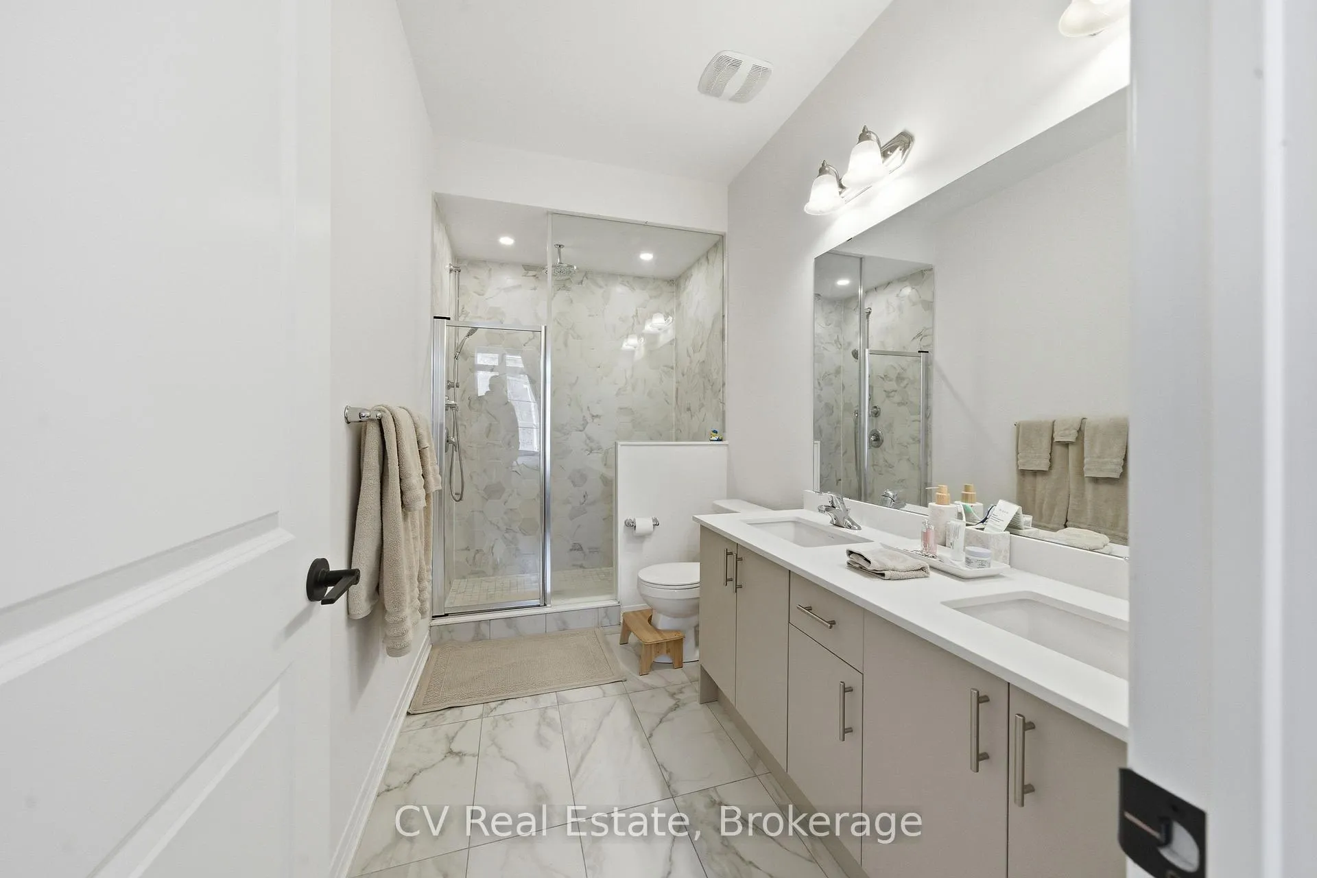 Photo 20 of 40 De La Roche Drive, Vaughan, Vellore Village — HOMEH