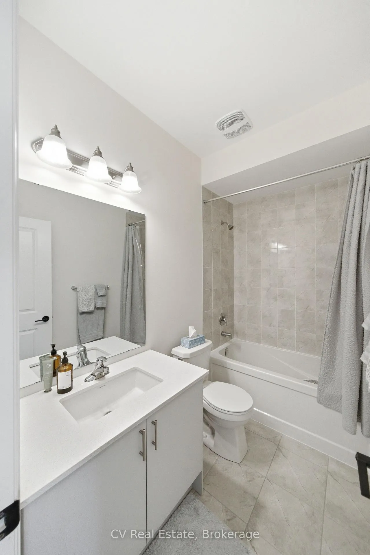 Photo 28 of 40 De La Roche Drive, Vaughan, Vellore Village — HOMEH