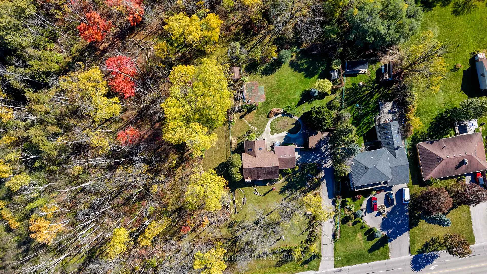Photo 5 of 705 Eramosa Road, Guelph, St. George's — HOMEH