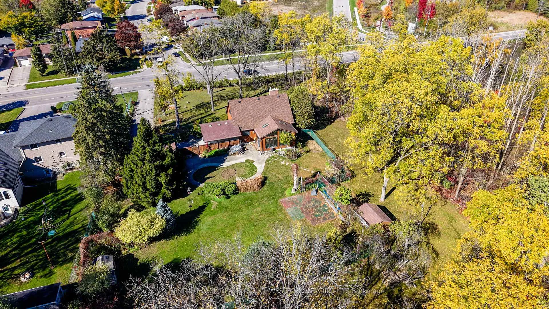 Photo 7 of 705 Eramosa Road, Guelph, St. George's — HOMEH