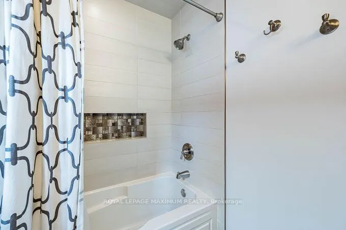 Photo 8 of 57 Royalton Drive, Caledon, Bolton East — HOMEH