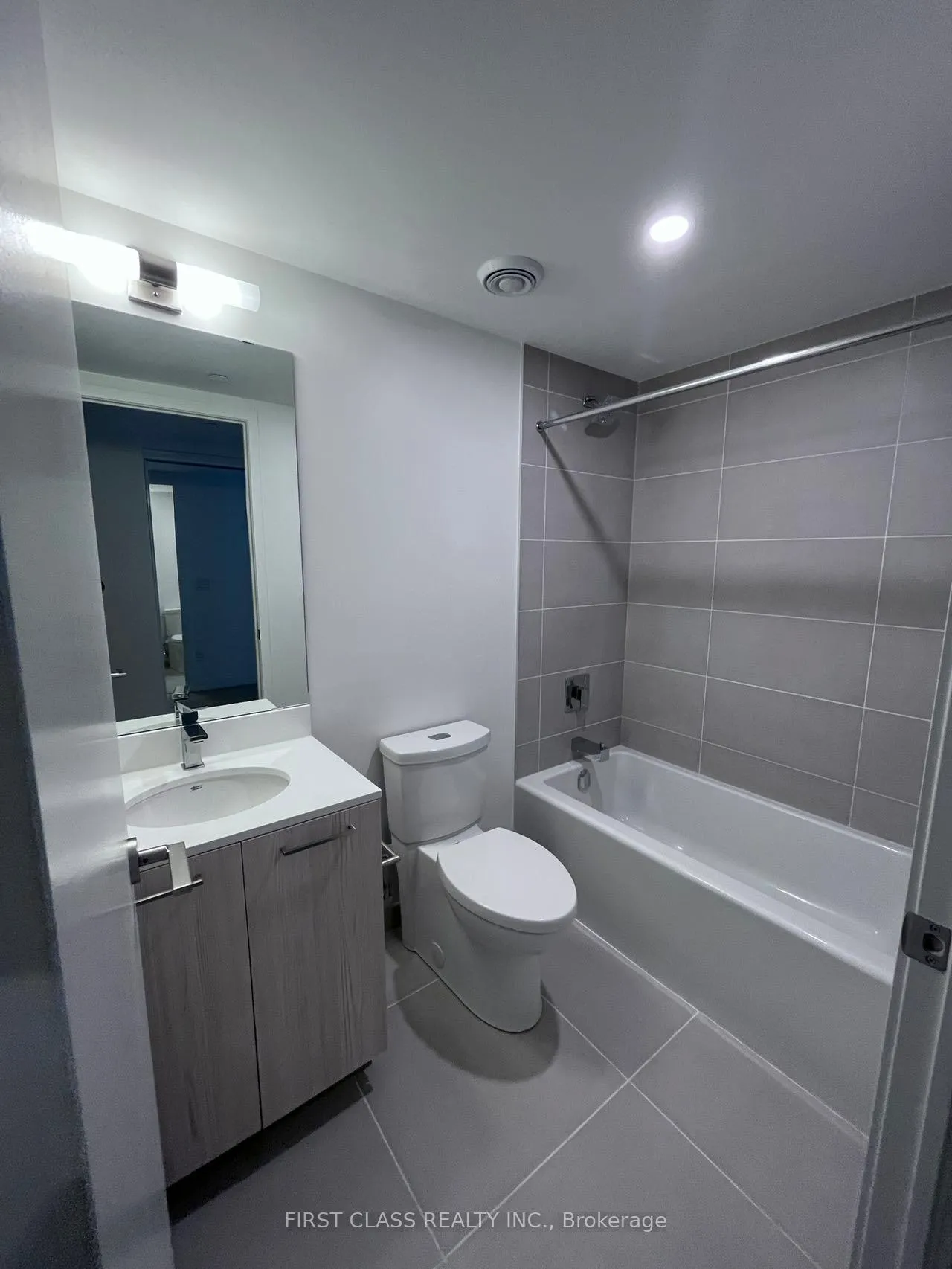 Photo 7 of Unit 806B, 65 Mutual Street, Toronto, Church-Yonge Corridor — HOMEH