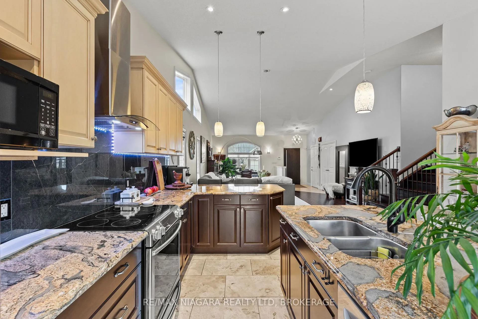 Photo 13 of 9147 Hendershot Boulevard, Niagara Falls, Forestview — HOMEH