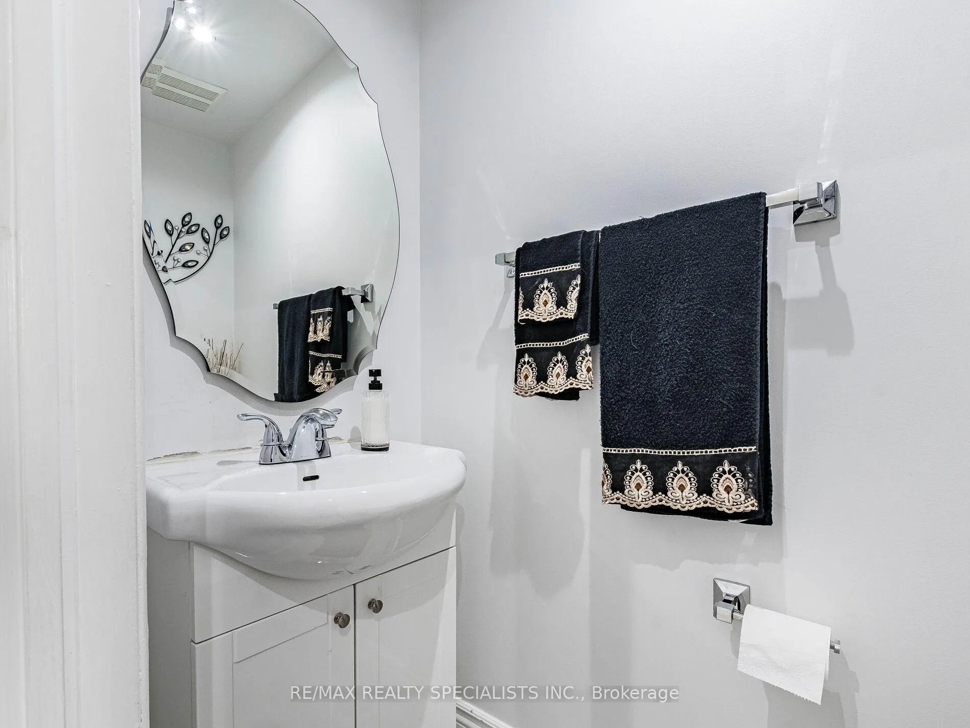 Photo 16 of 73 Zia Dodda Crescent, Brampton, Bram East — HOMEH