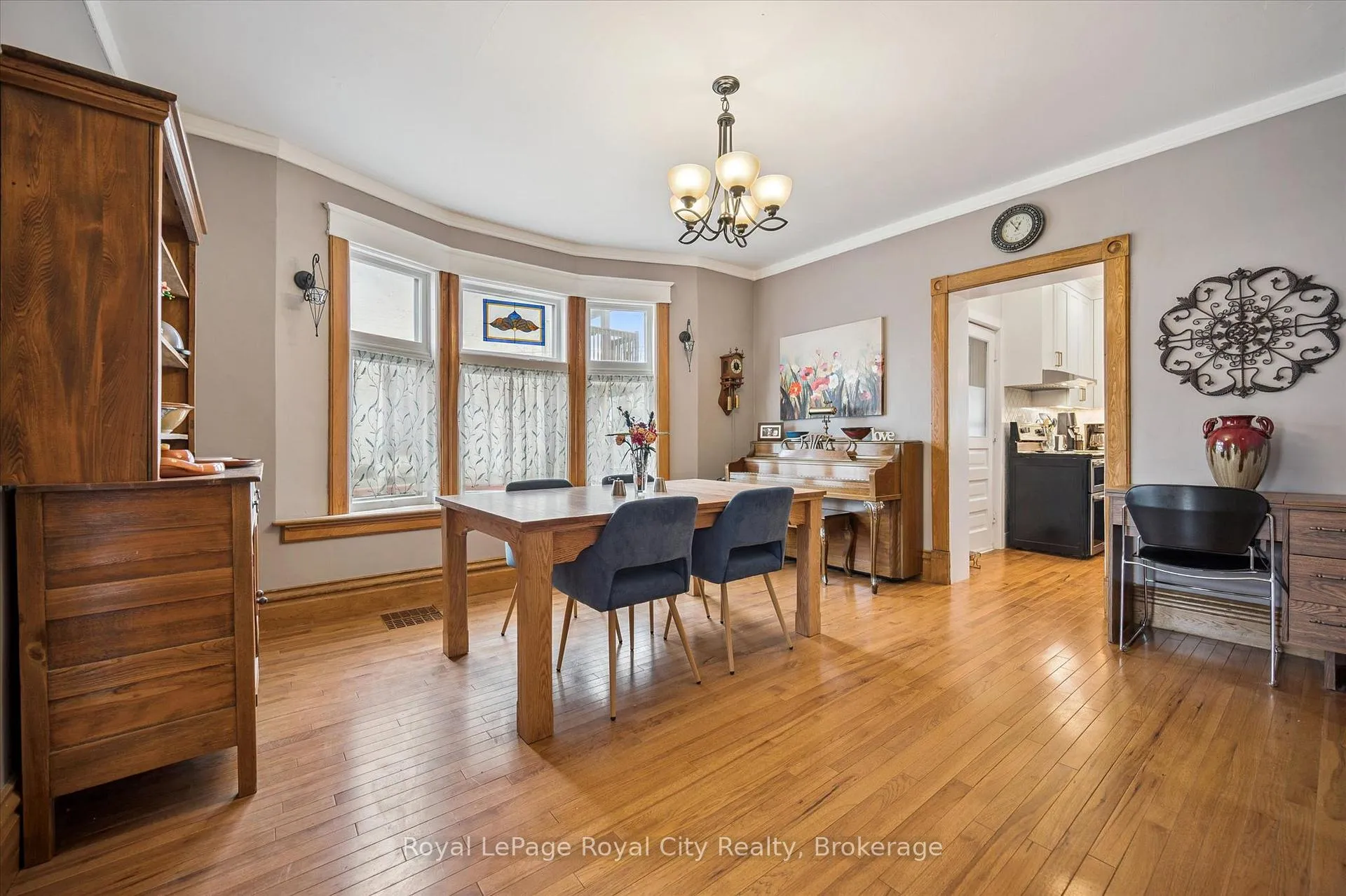 Photo 8 of 155 Lancaster Street E, Kitchener, Mount Hope Huron Park — HOMEH