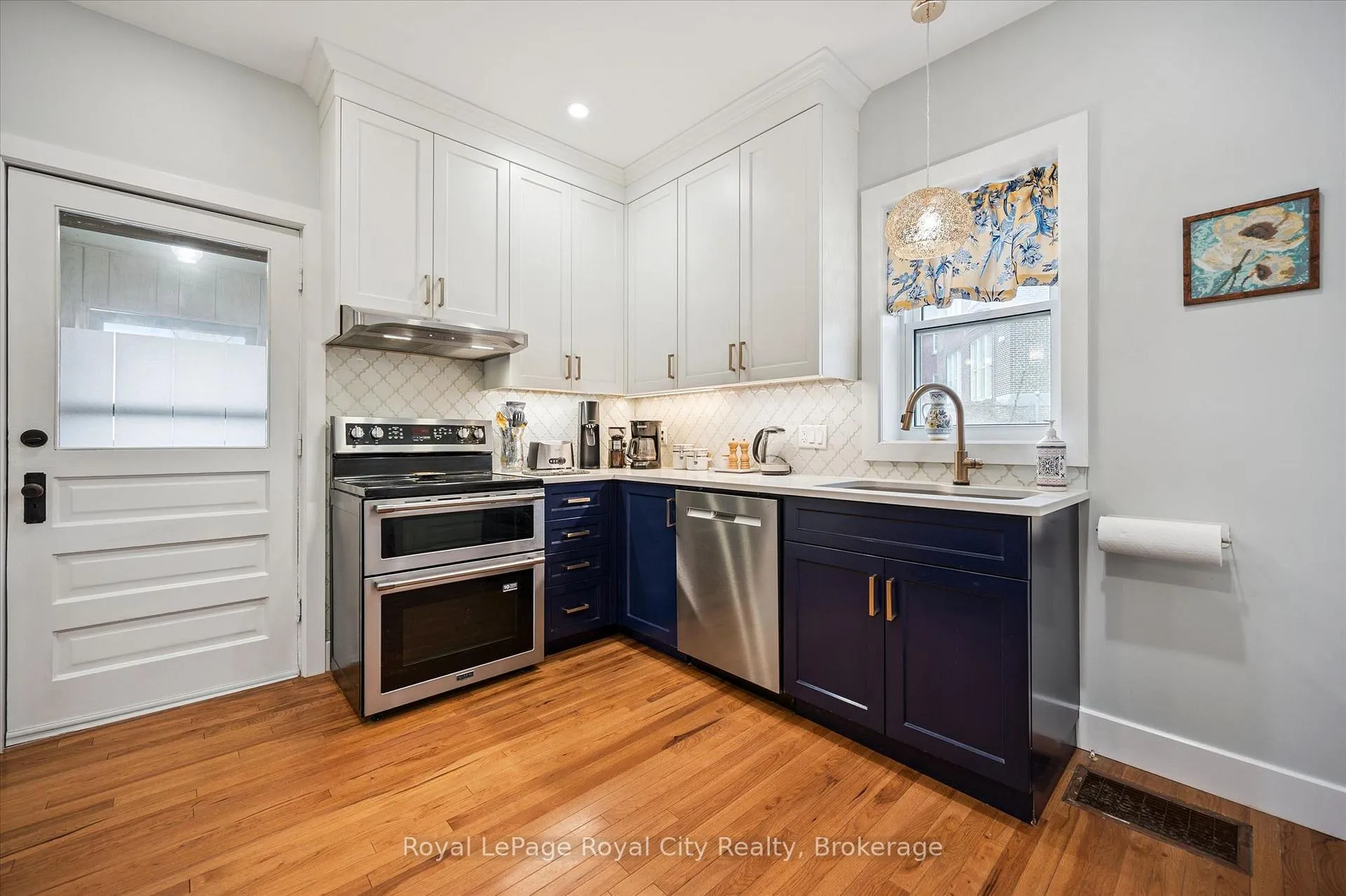 Photo 12 of 155 Lancaster Street E, Kitchener, Mount Hope Huron Park — HOMEH