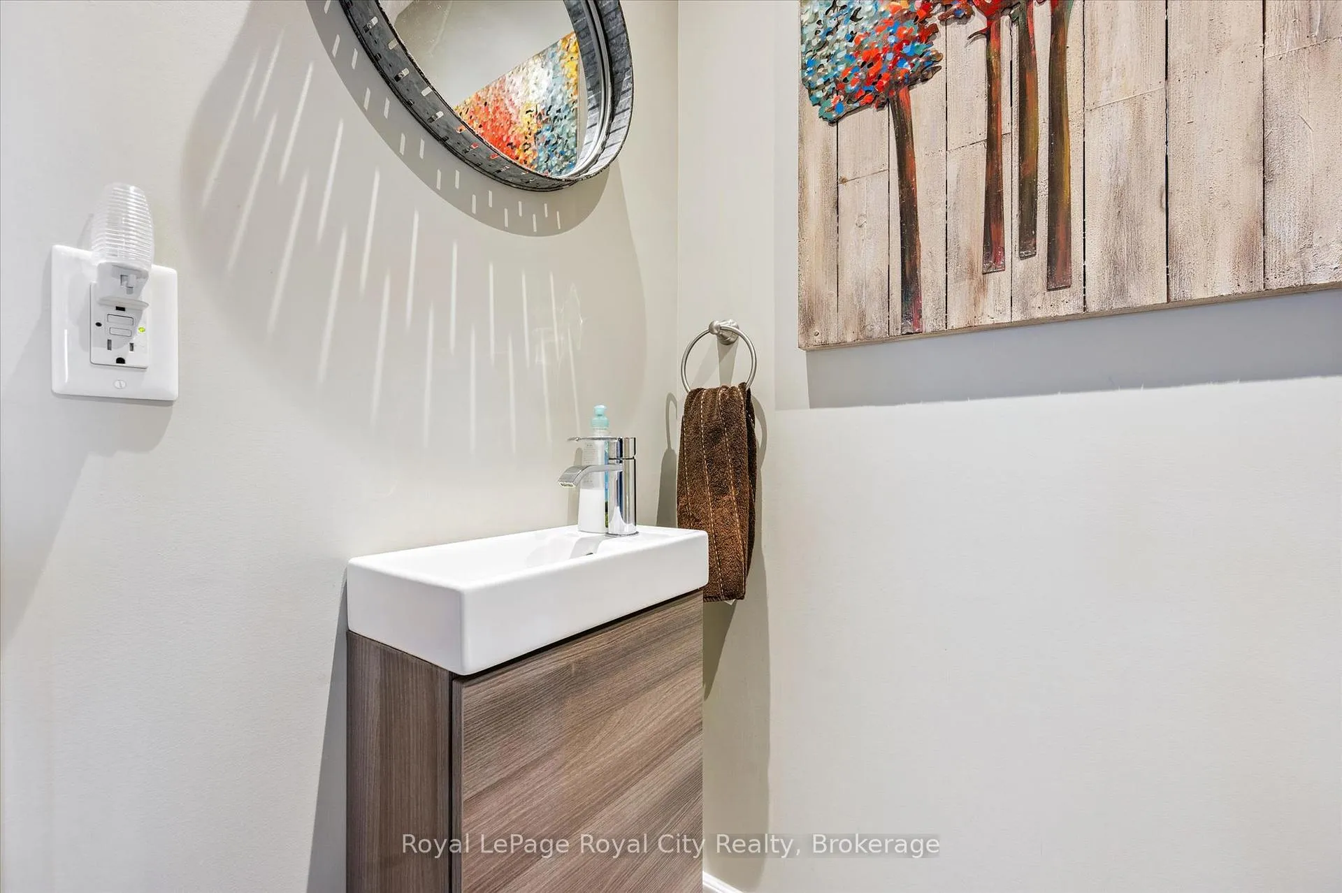 Photo 16 of 155 Lancaster Street E, Kitchener, Mount Hope Huron Park — HOMEH
