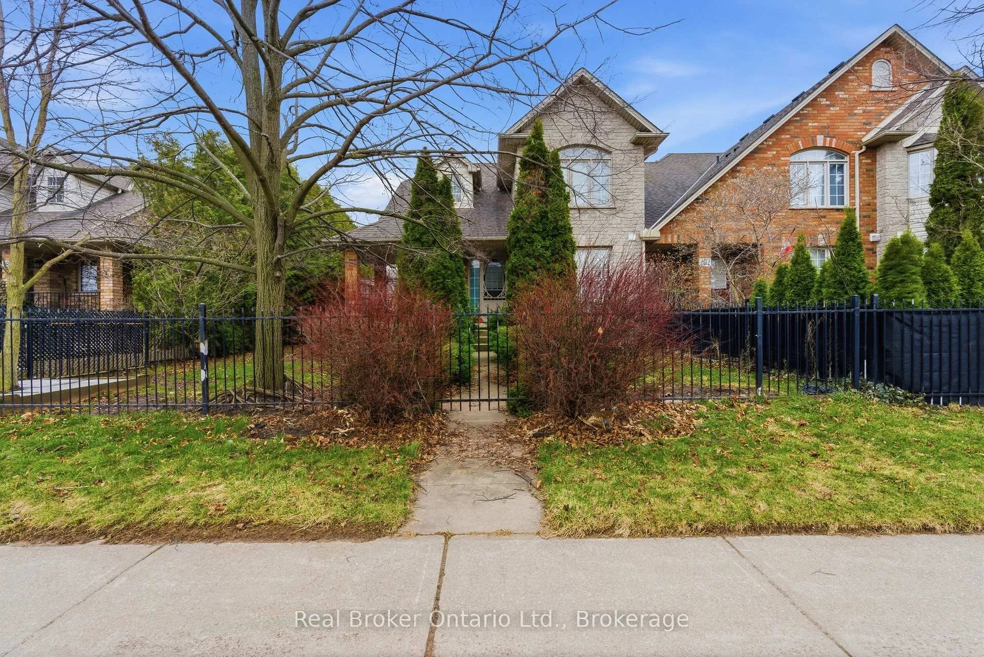 Photo 2 of 189 Livingston Avenue, Grimsby, Grimsby West — HOMEH