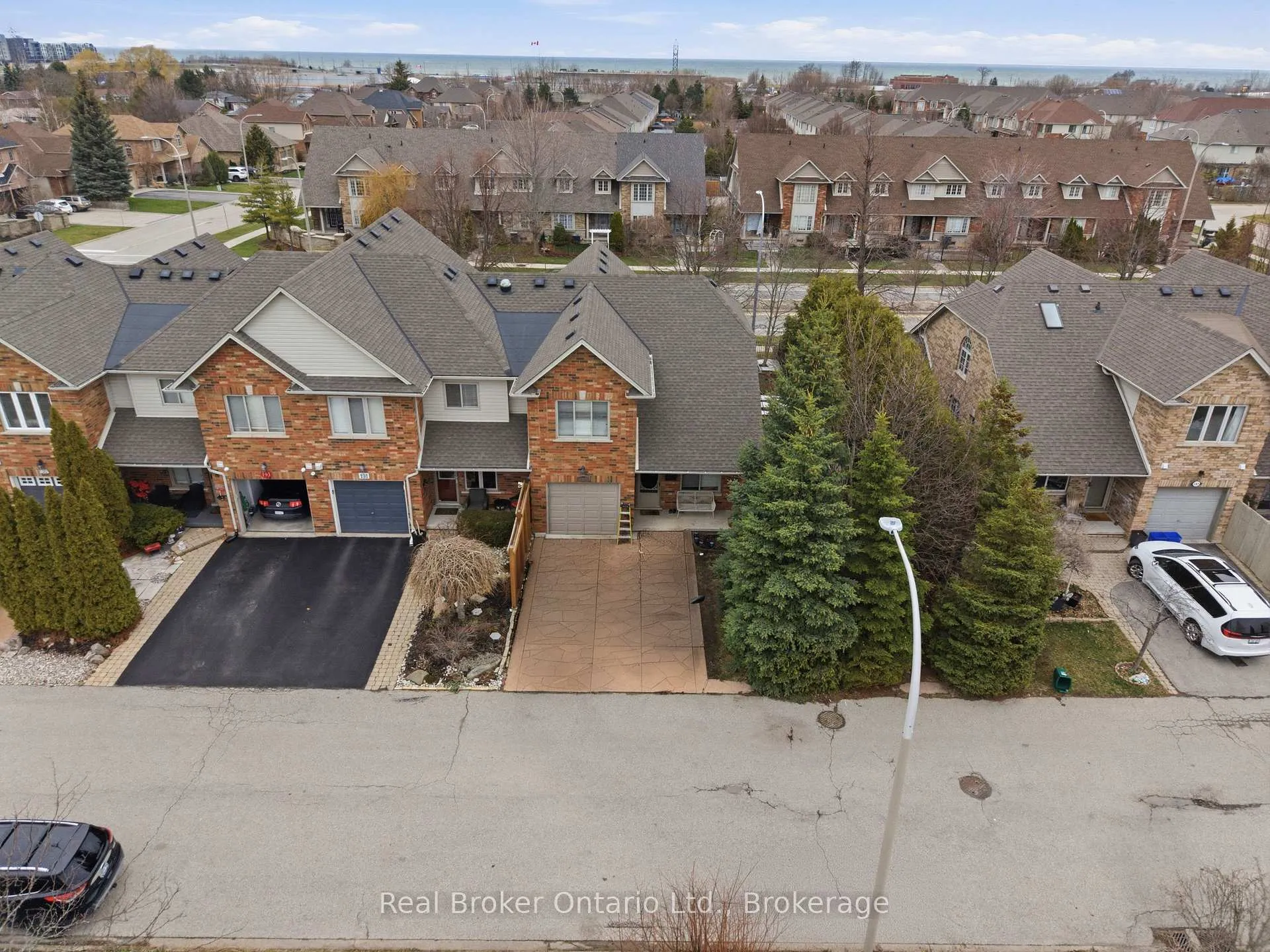 Photo 3 of 189 Livingston Avenue, Grimsby, Grimsby West — HOMEH