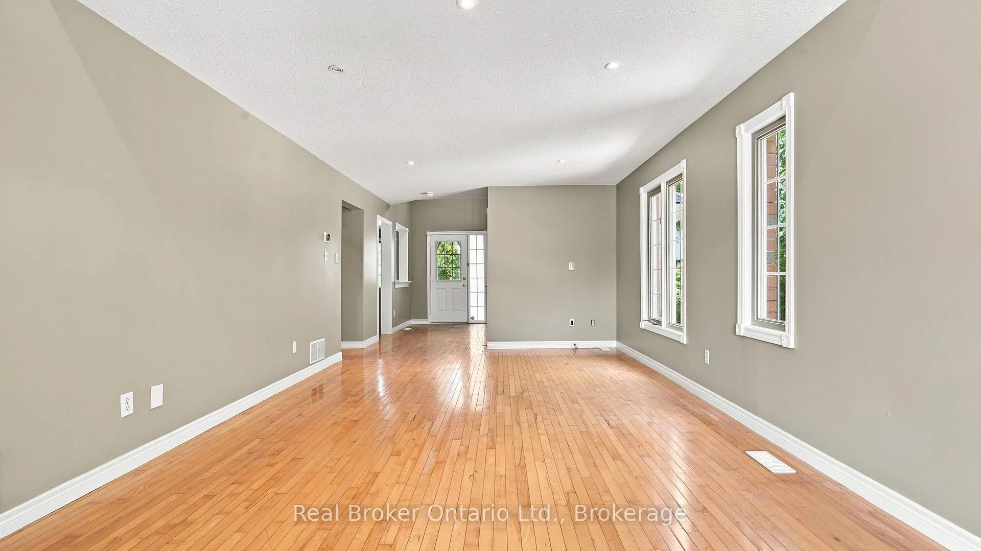 Photo 34 of 189 Livingston Avenue, Grimsby, Grimsby West — HOMEH