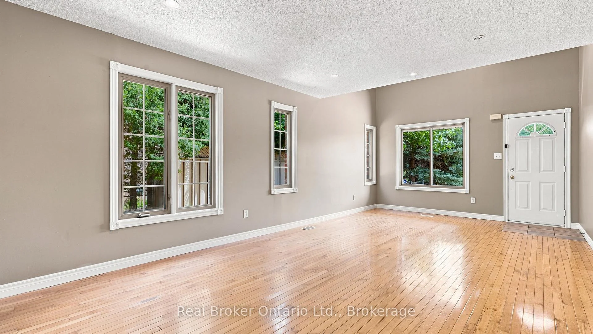 Photo 36 of 189 Livingston Avenue, Grimsby, Grimsby West — HOMEH
