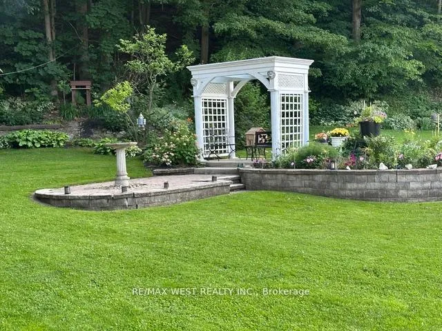 Photo 17 of 25 Edwin Street W, Meaford — HOMEH