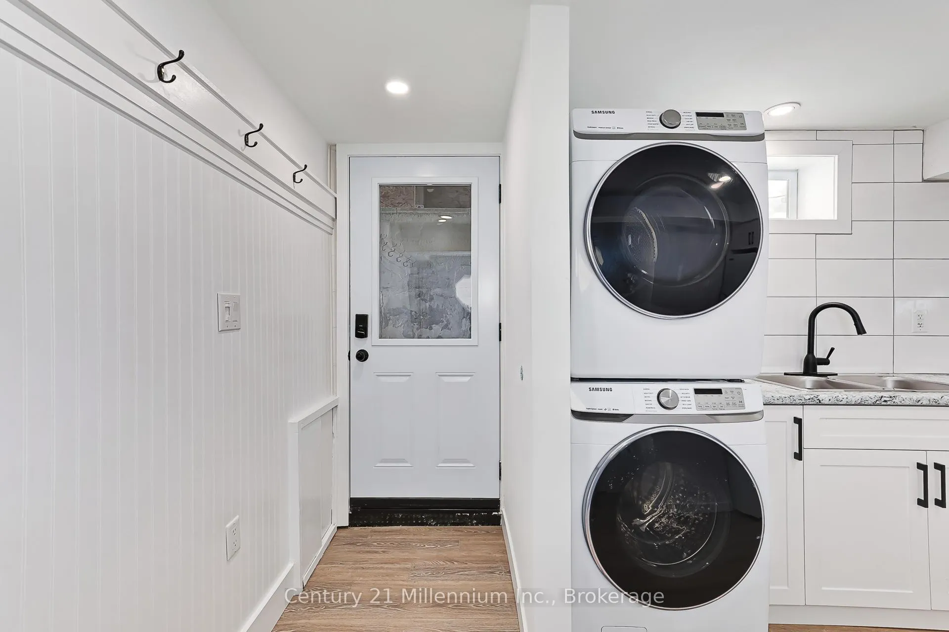 Photo 3 of 509 Tenth Street, Collingwood — HOMEH