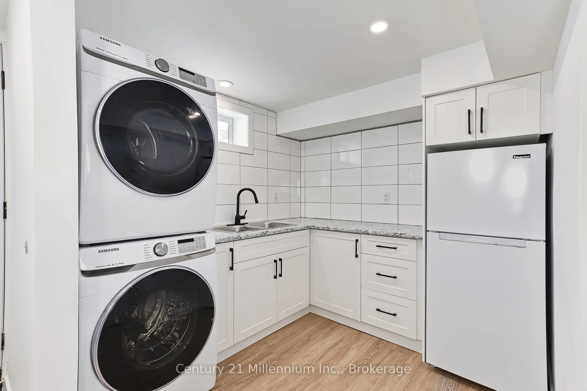 Photo 5 of 509 Tenth Street, Collingwood — HOMEH