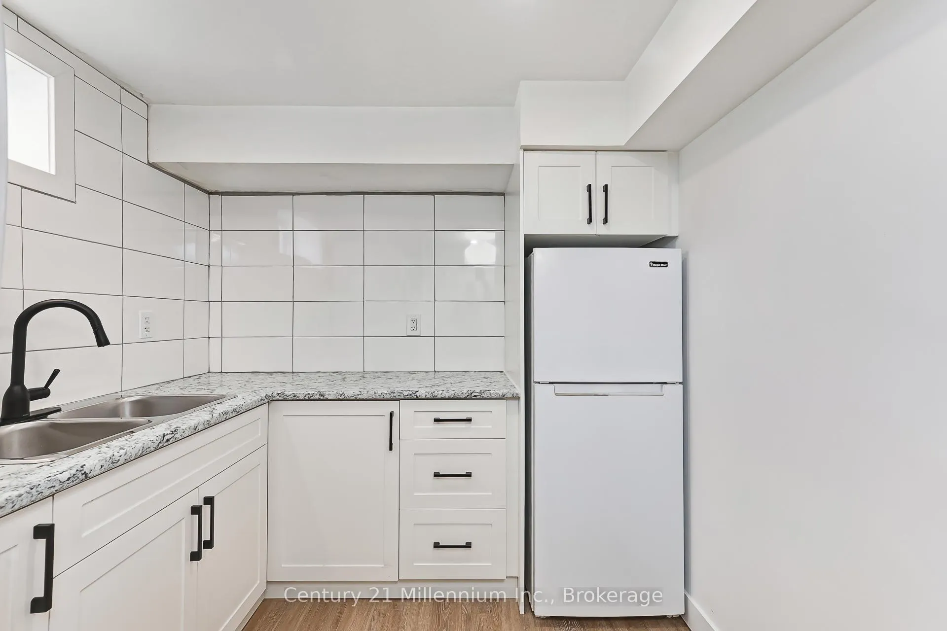 Photo 7 of 509 Tenth Street, Collingwood — HOMEH
