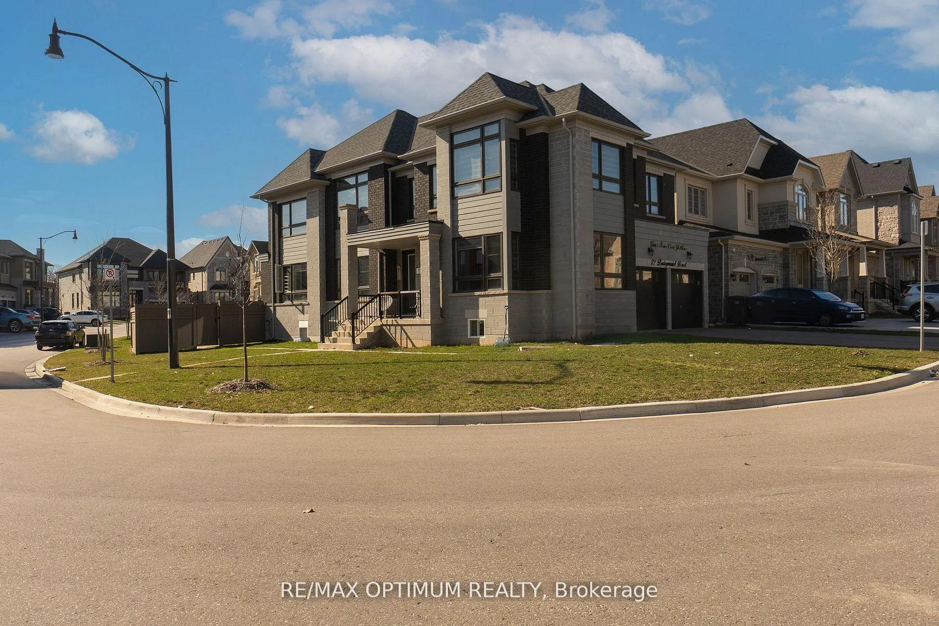 Photo 2 of 73 Dairymaid Road, Brampton, Credit Valley — HOMEH