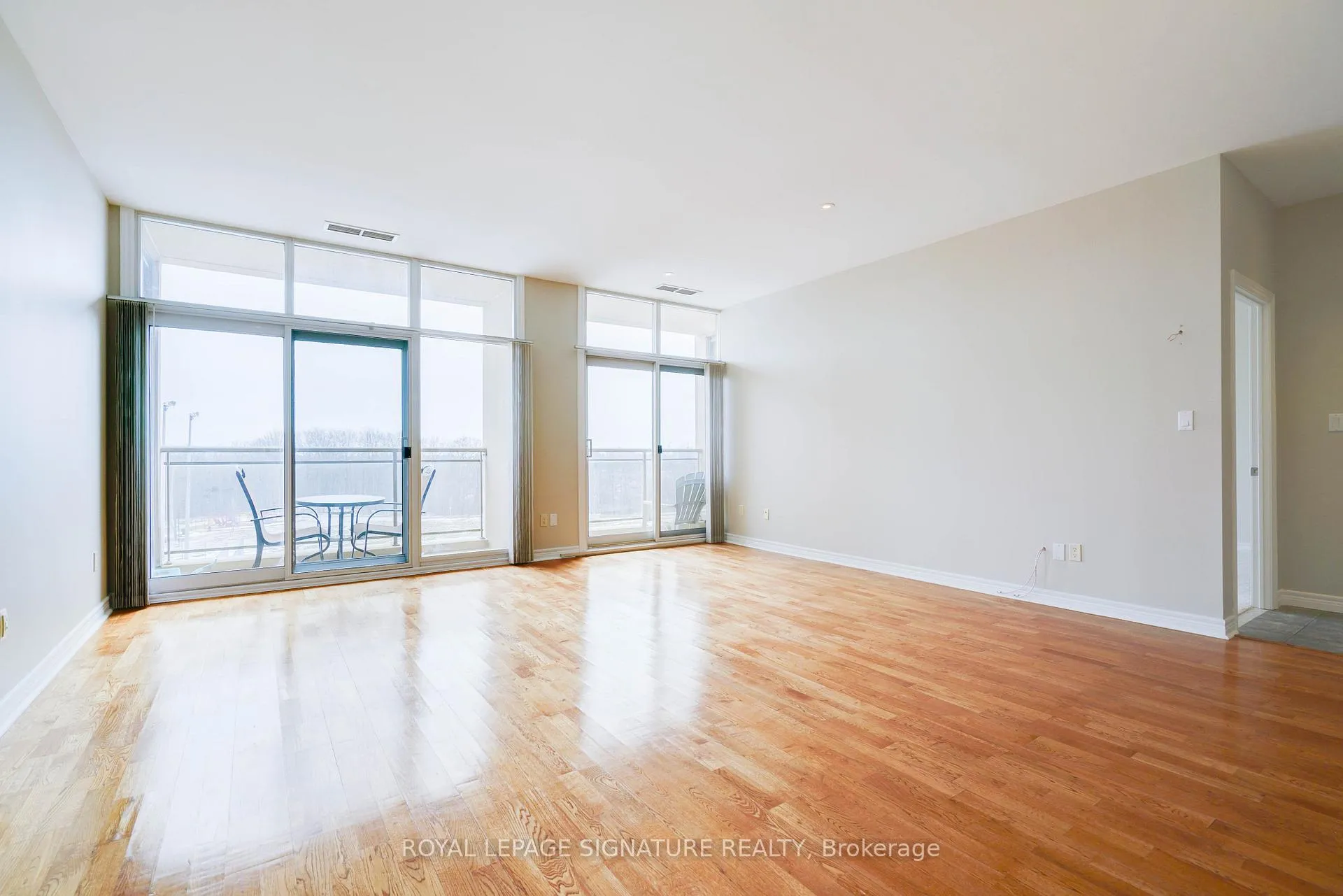 Photo 4 of Unit 415, 1 Leaside Park Drive, Toronto, Leaside — HOMEH