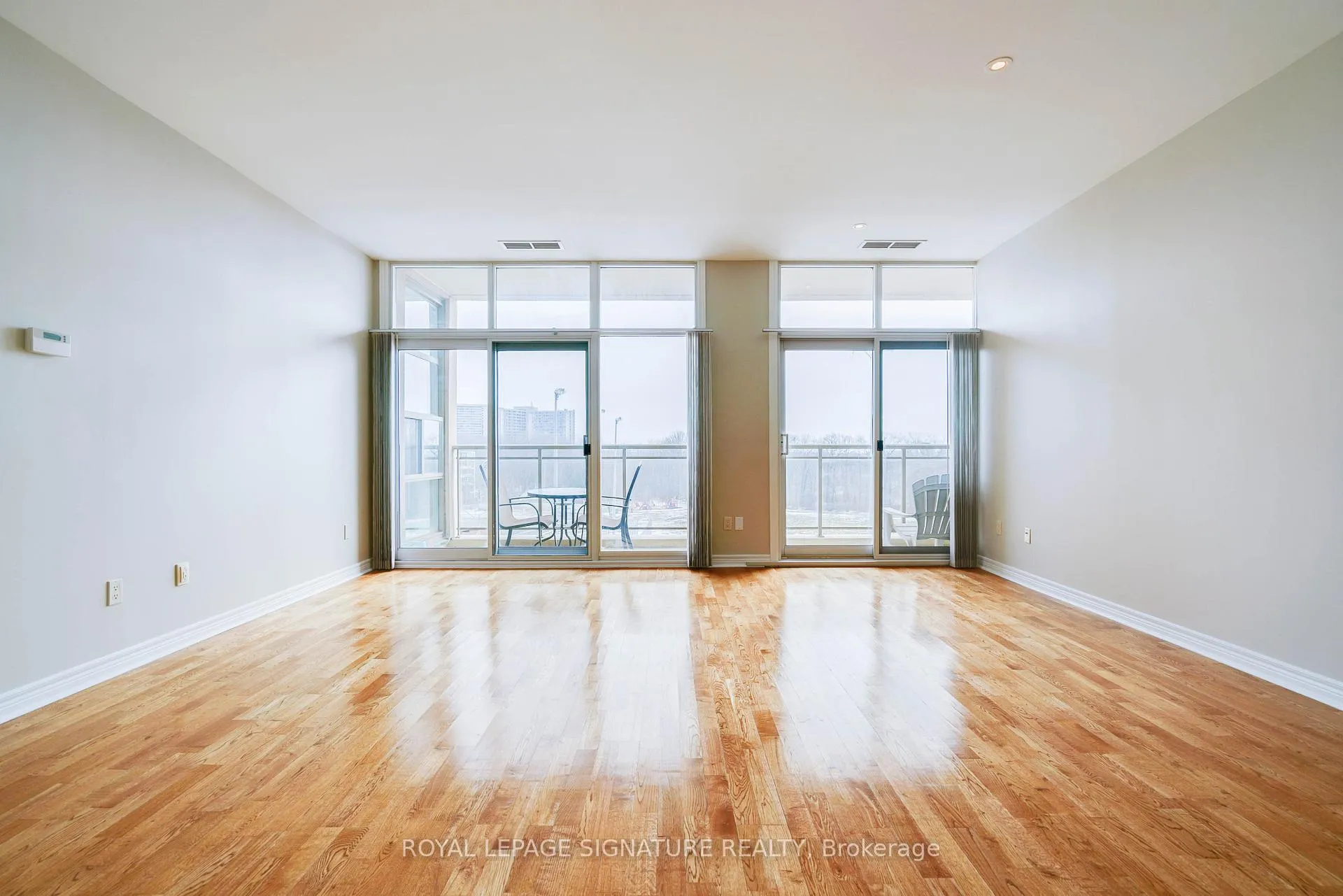 Photo 5 of Unit 415, 1 Leaside Park Drive, Toronto, Leaside — HOMEH
