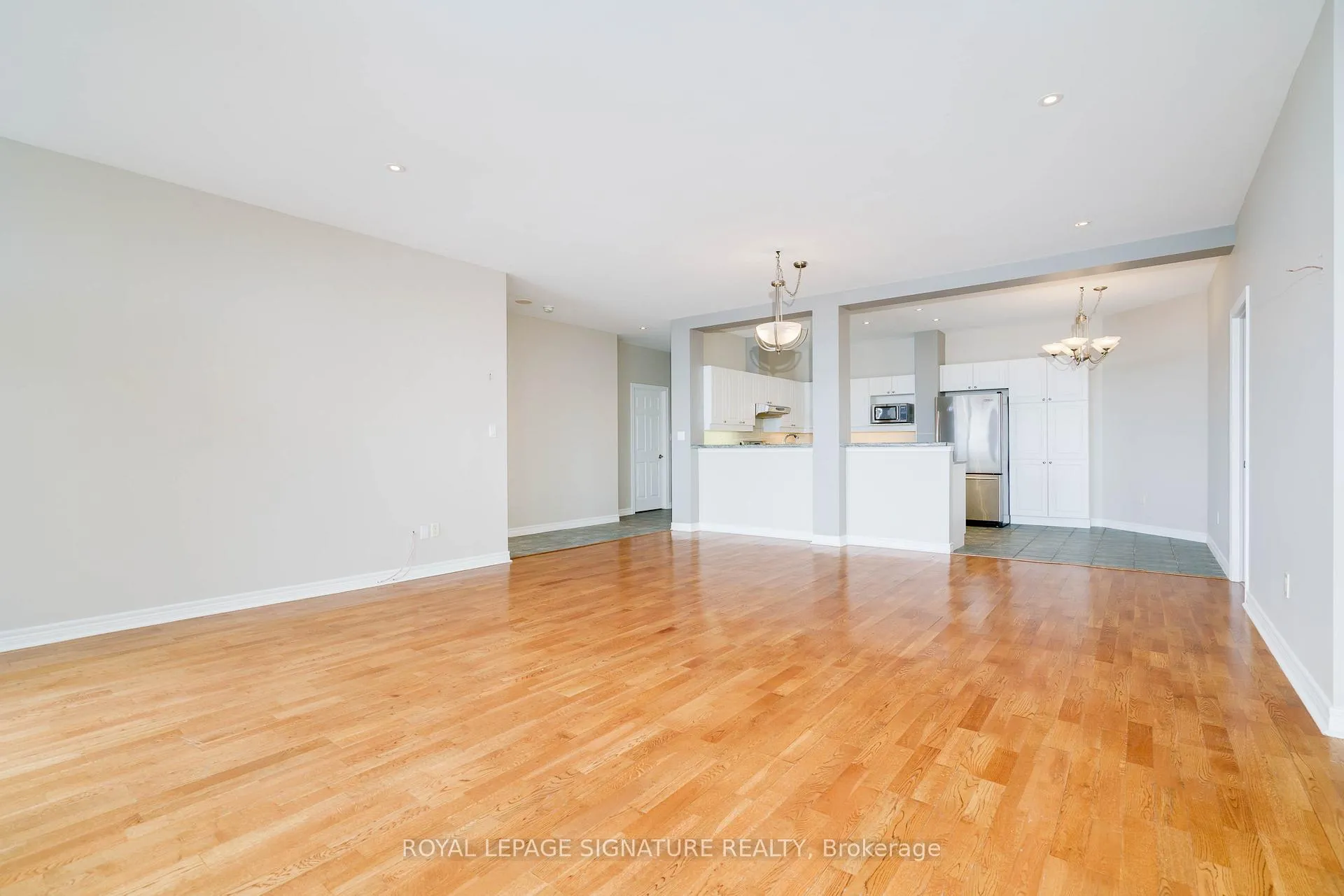 Photo 6 of Unit 415, 1 Leaside Park Drive, Toronto, Leaside — HOMEH