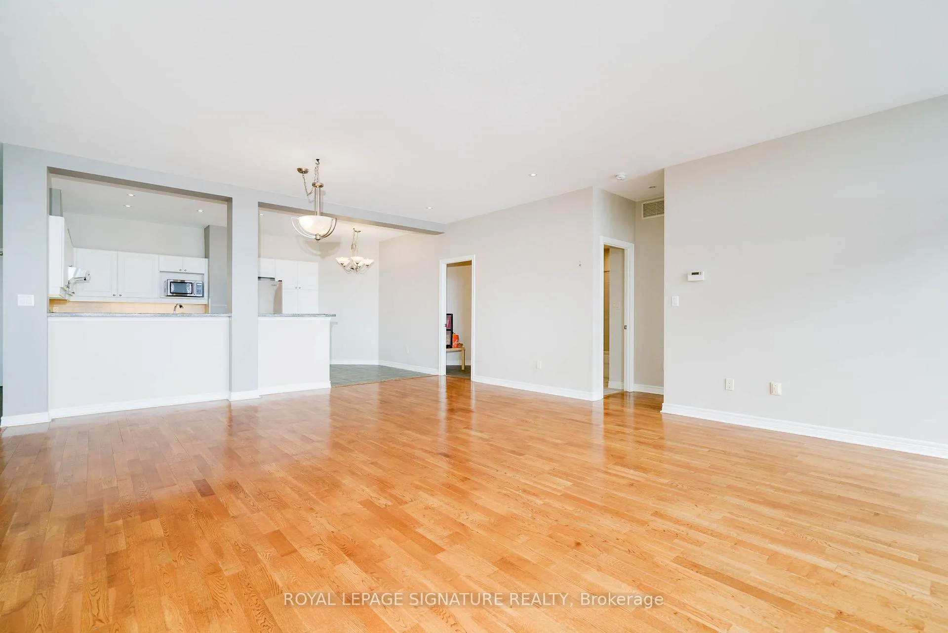 Photo 7 of Unit 415, 1 Leaside Park Drive, Toronto, Leaside — HOMEH