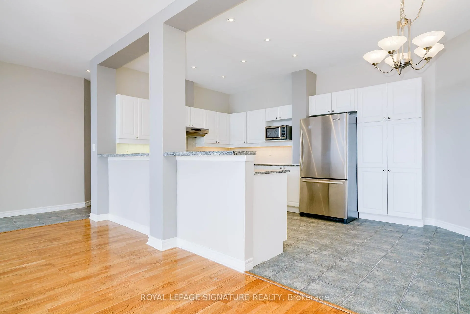 Photo 8 of Unit 415, 1 Leaside Park Drive, Toronto, Leaside — HOMEH
