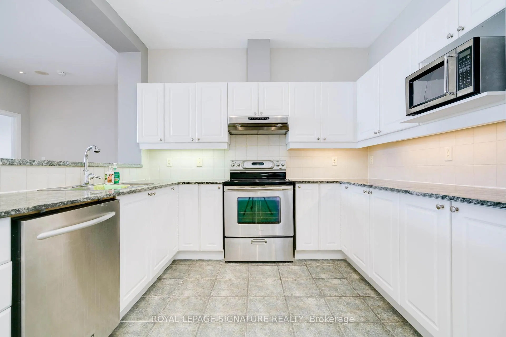 Photo 10 of Unit 415, 1 Leaside Park Drive, Toronto, Leaside — HOMEH