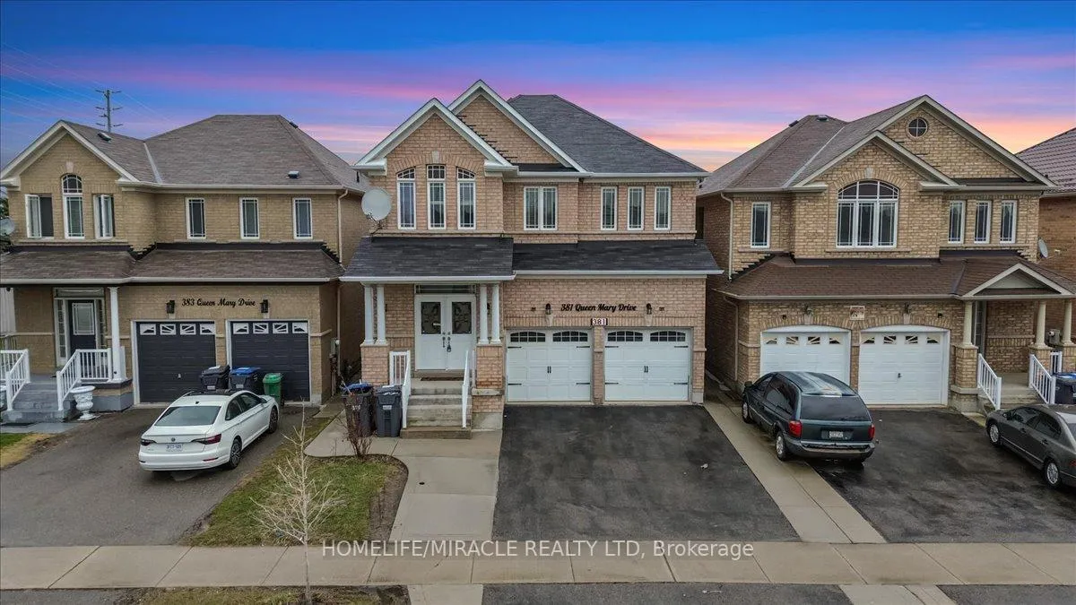 Photo 2 of 381 Queen Mary Drive, Brampton, Fletcher's Meadow — HOMEH
