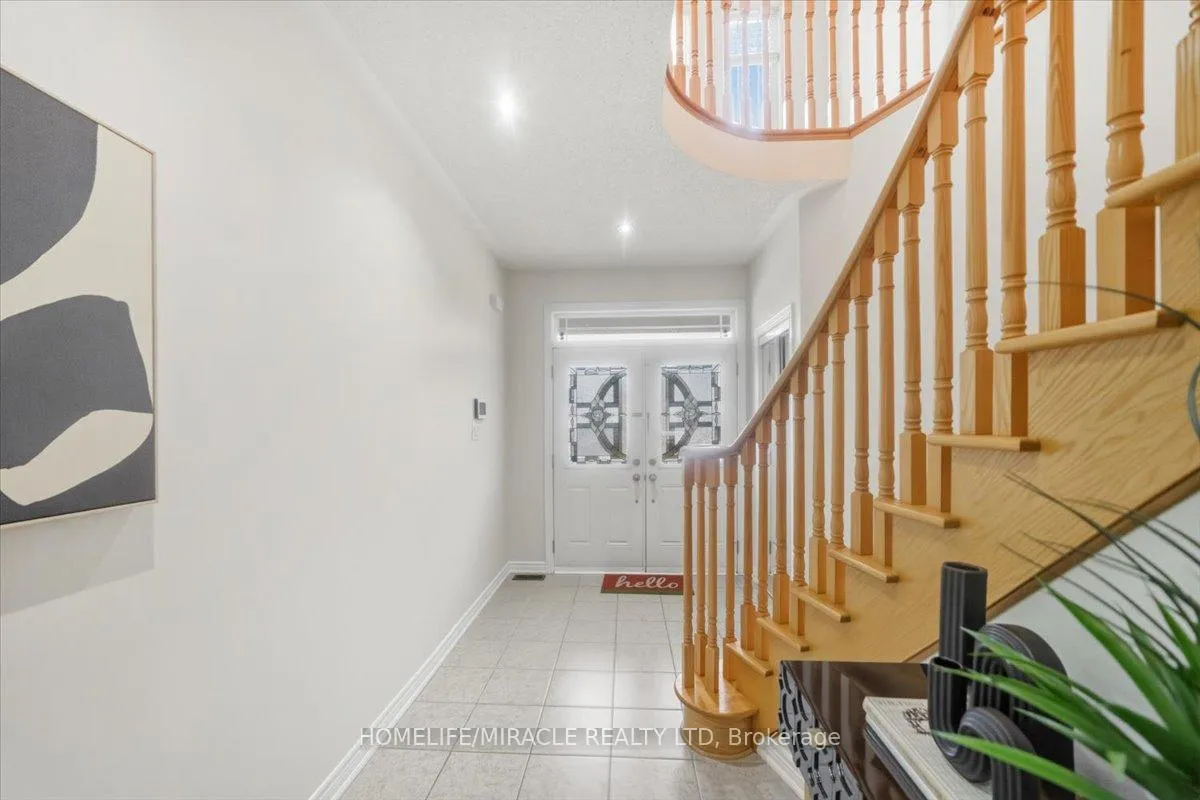 Photo 3 of 381 Queen Mary Drive, Brampton, Fletcher's Meadow — HOMEH