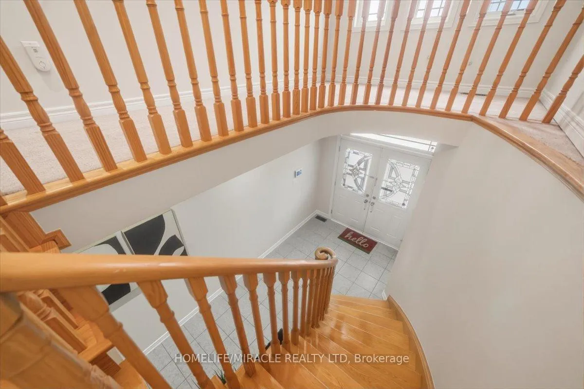 Photo 5 of 381 Queen Mary Drive, Brampton, Fletcher's Meadow — HOMEH