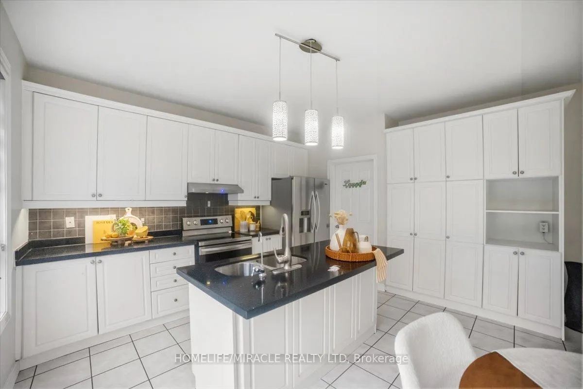 Photo 10 of 381 Queen Mary Drive, Brampton, Fletcher's Meadow — HOMEH