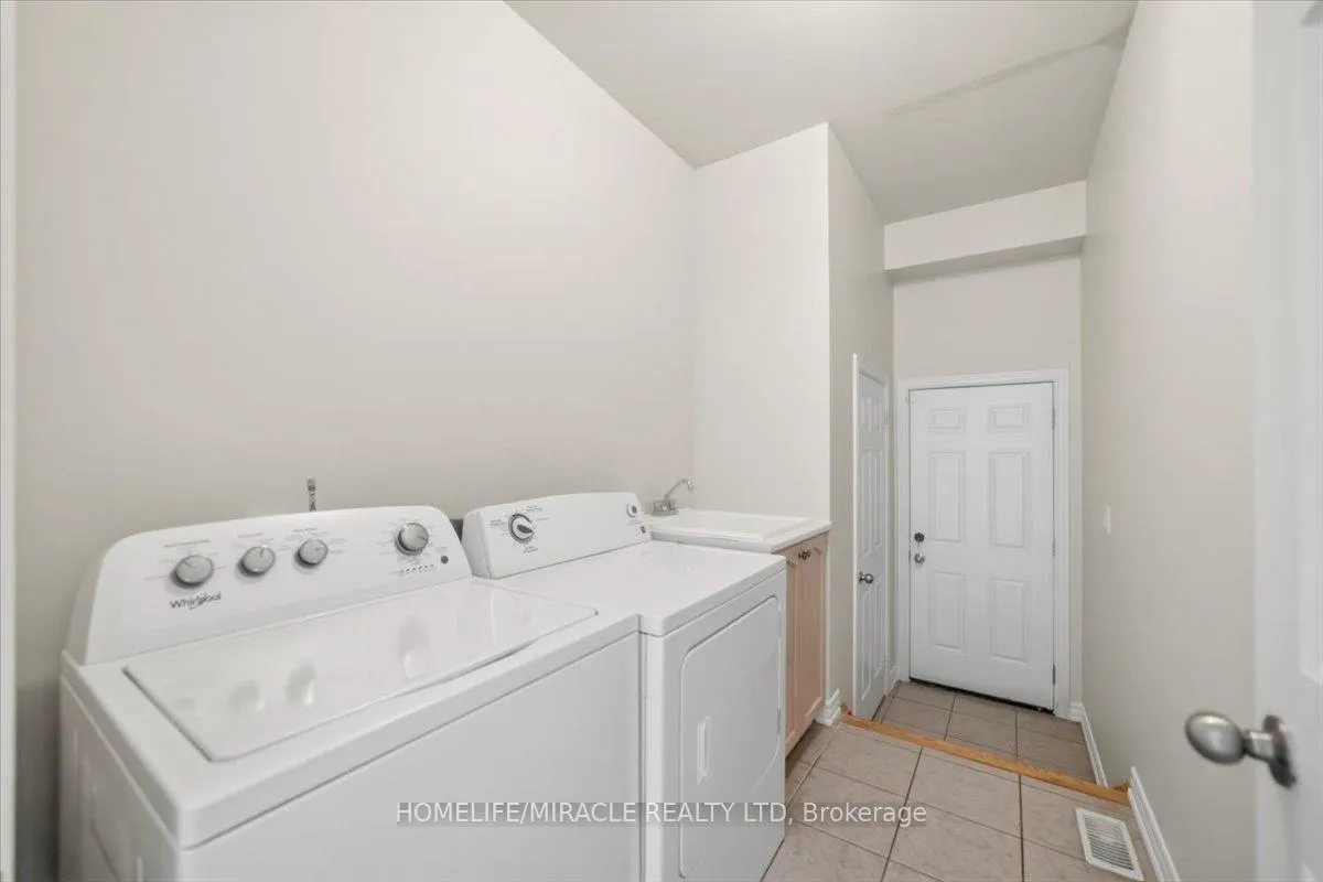Photo 16 of 381 Queen Mary Drive, Brampton, Fletcher's Meadow — HOMEH