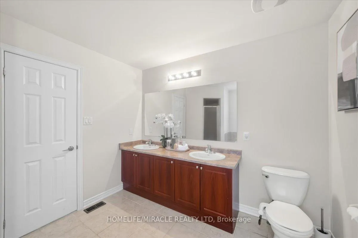 Photo 19 of 381 Queen Mary Drive, Brampton, Fletcher's Meadow — HOMEH