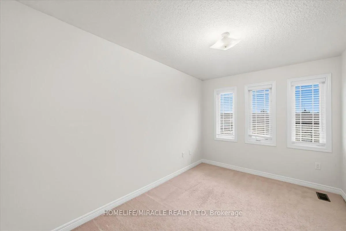 Photo 22 of 381 Queen Mary Drive, Brampton, Fletcher's Meadow — HOMEH