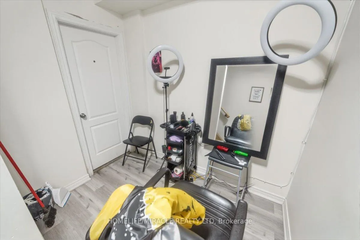 Photo 25 of 381 Queen Mary Drive, Brampton, Fletcher's Meadow — HOMEH