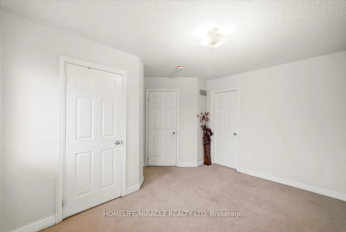 Photo 28 of 381 Queen Mary Drive, Brampton, Fletcher's Meadow — HOMEH