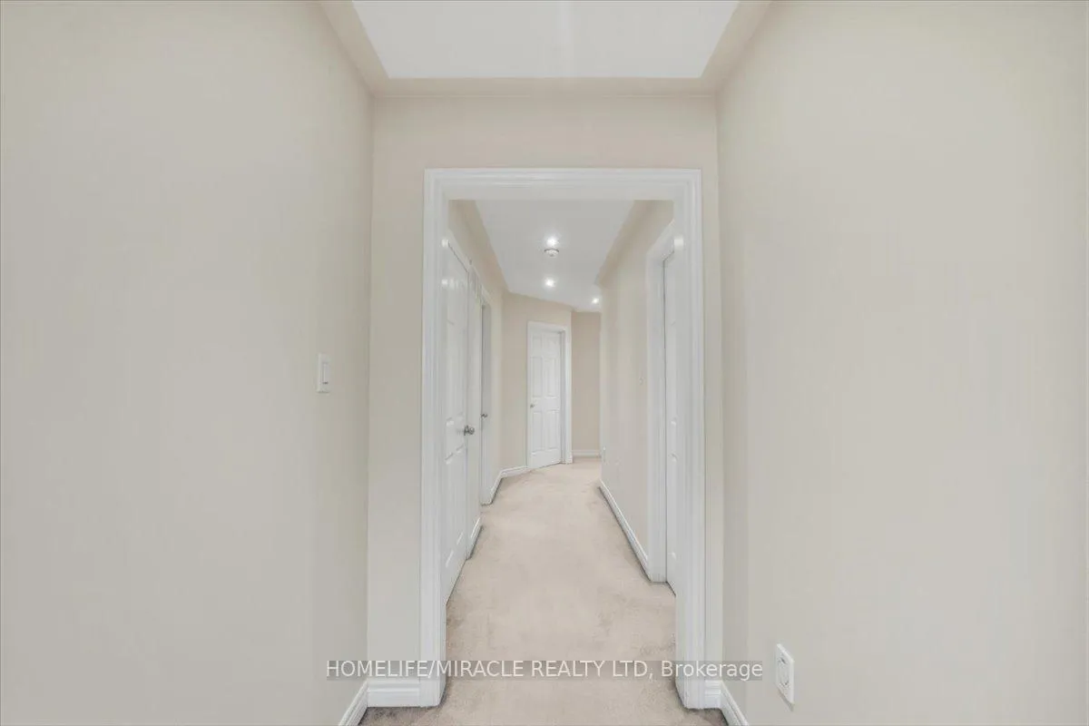 Photo 30 of 381 Queen Mary Drive, Brampton, Fletcher's Meadow — HOMEH